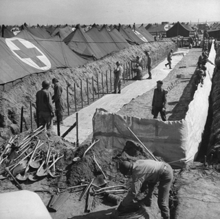 Illustration for article titled LIFE unveils unpublished photos of Allied troops fighting in Italy